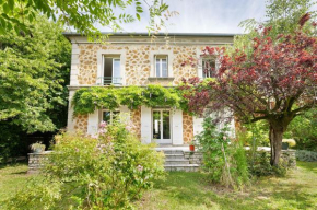 Cozy house with garage & large garden, nearby CRETEIL, PARIS Center 30min RER A